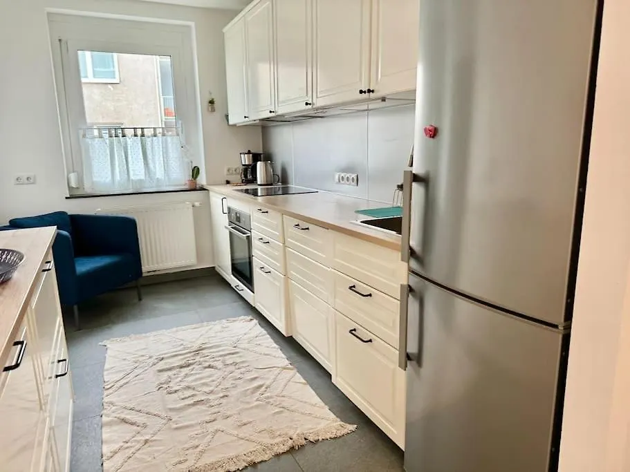 Happy Home Near Airport & Free Parking Schwechat Apartment